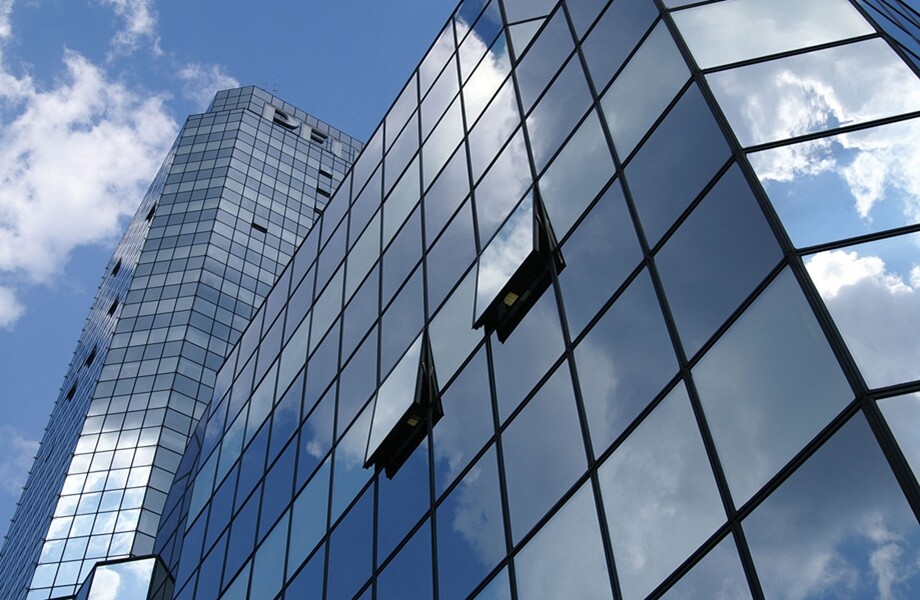 Safe use of curtain wall building glass