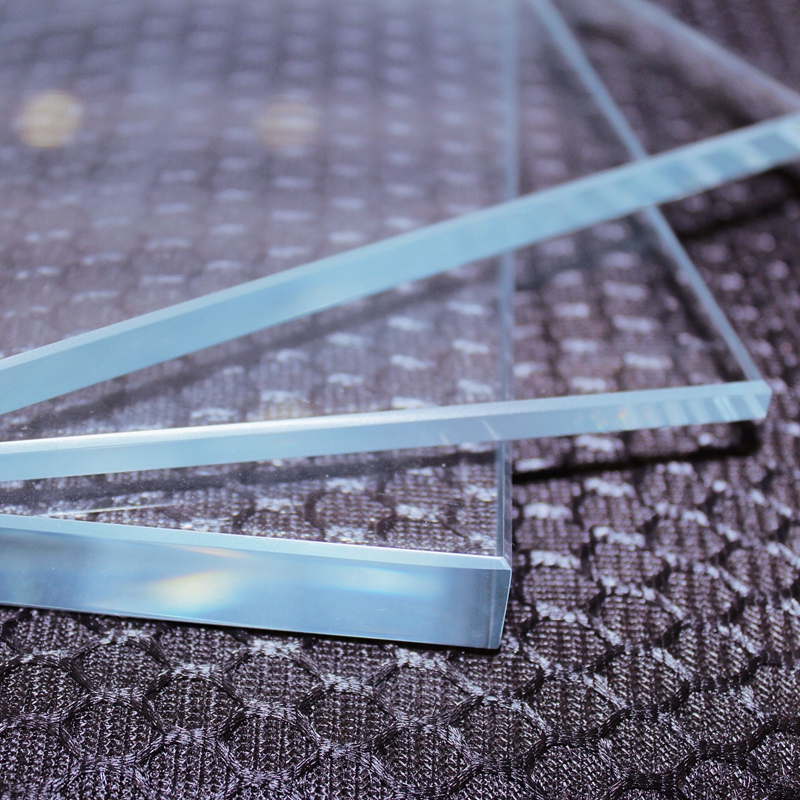 low_iron_glass_(1).jpg