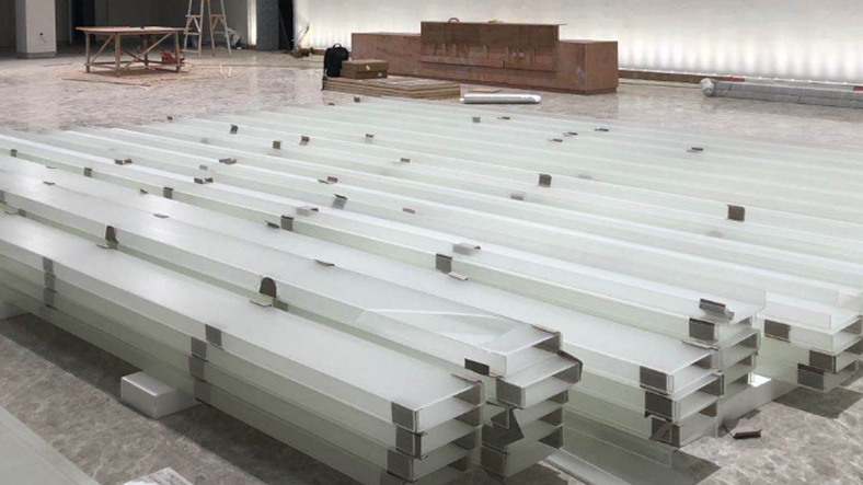 https://www.kxglass.com//Uploads/202404/u_shape_glass_(1)_-.png