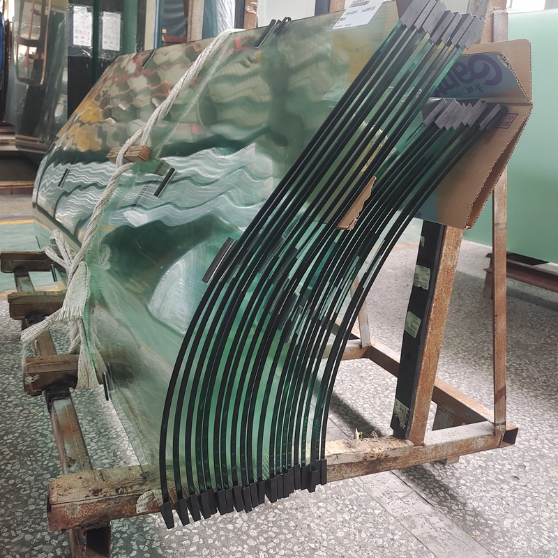 clear_curved_glass_(2).jpg