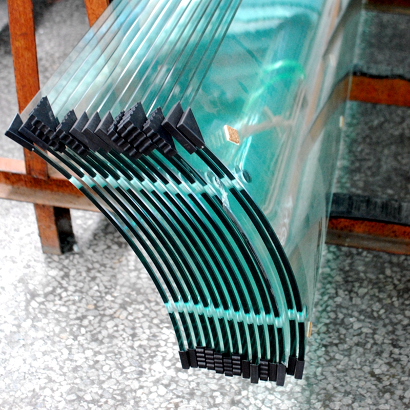 clear_curved_glass_(4).jpg