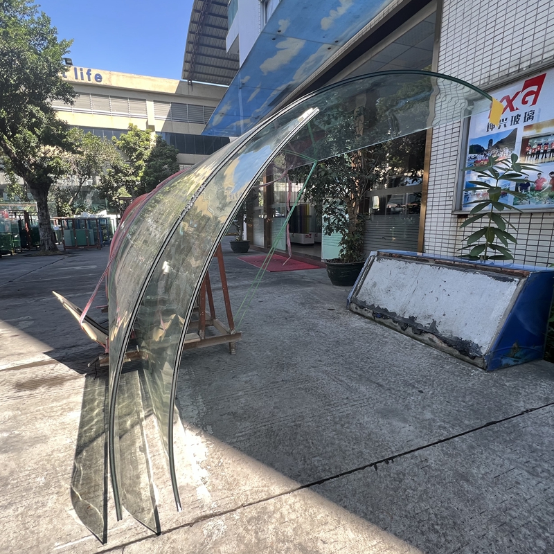 curved_laminated_glass_(1).jpg