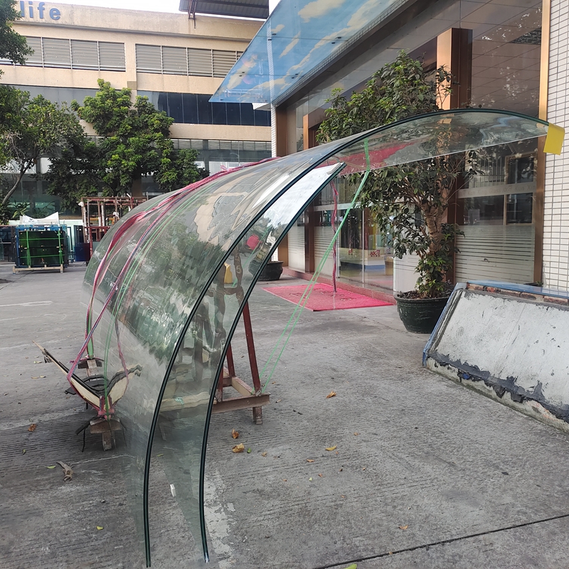 curved_laminated_glass_(3).jpg