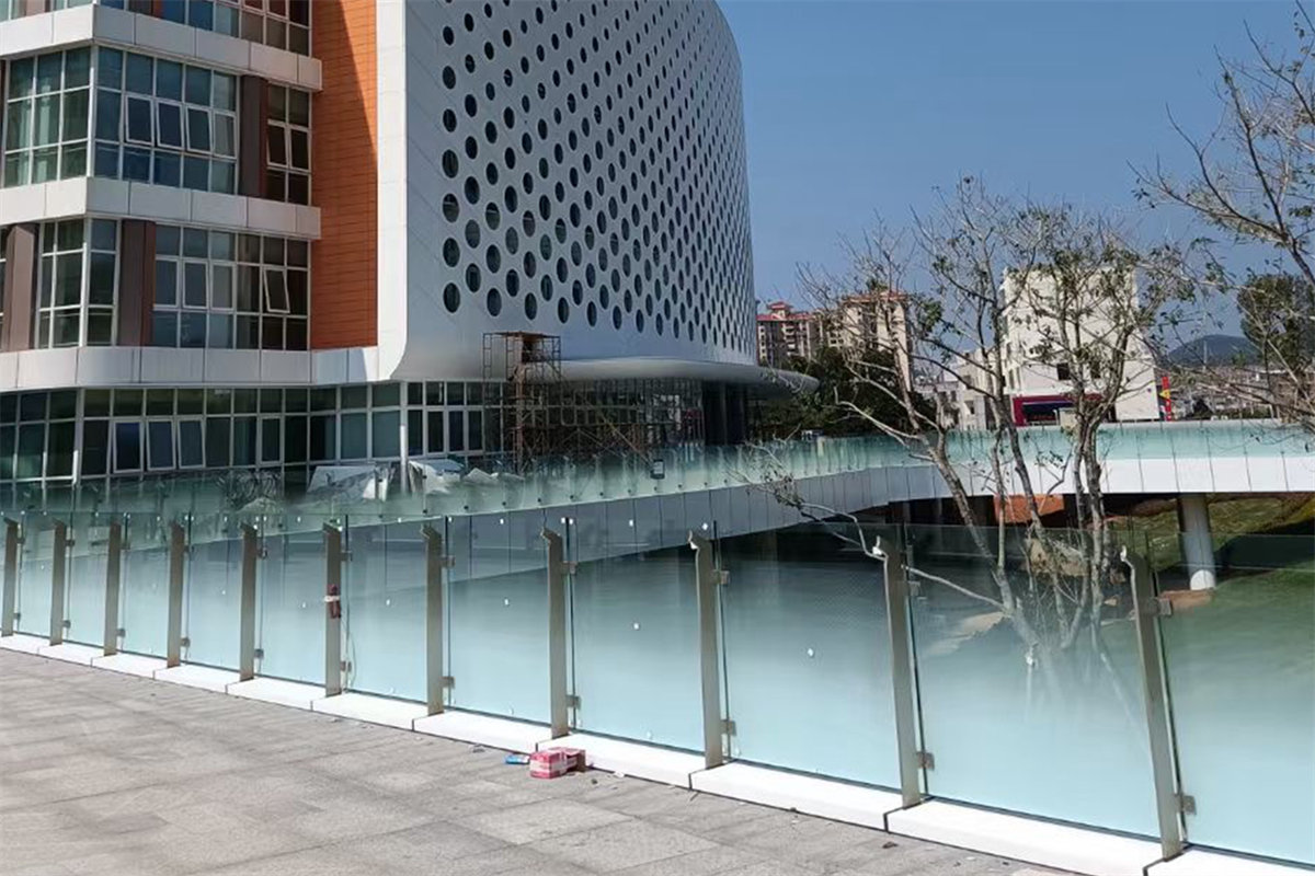 gradient glass fence