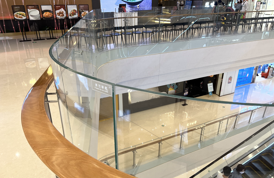shopping mall atrium safety glass guardrail