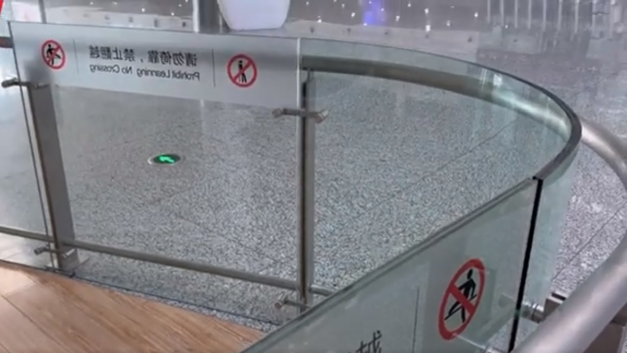 Kunxing Glass ---- Curved Glass In The Mall