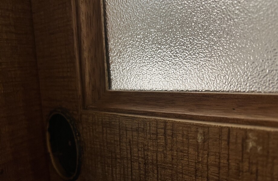 pattern fluted glass door