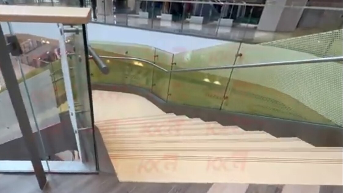 Kunxing Glass ---- The Railing In The Mall