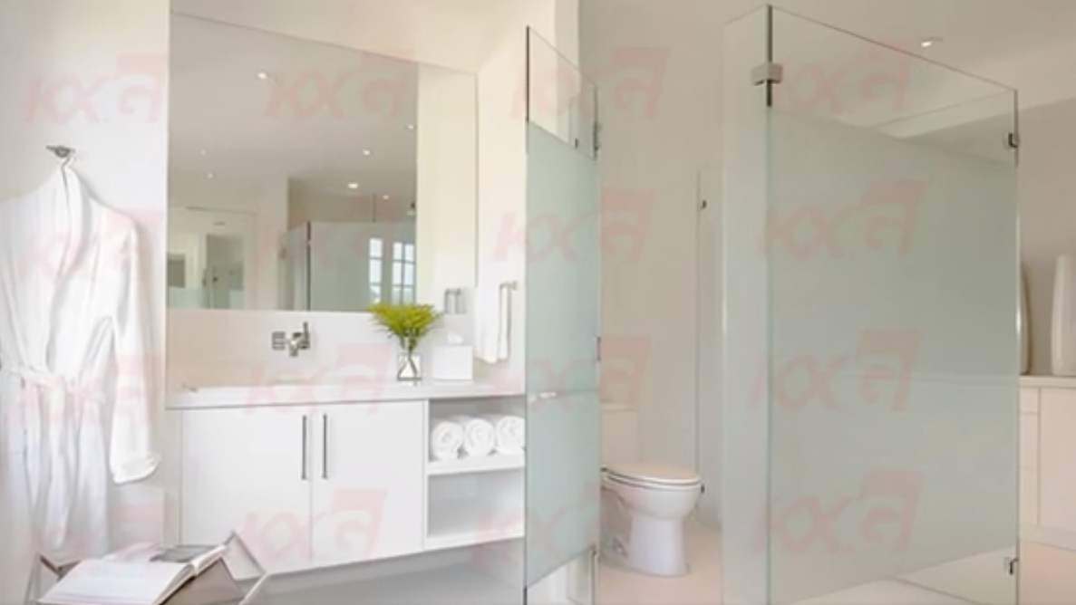 Kunxing Glass ---- Half Frosted Glass Bathroom