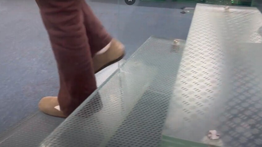 Kunxing Glass ---- Anti Slip Glass Stairs