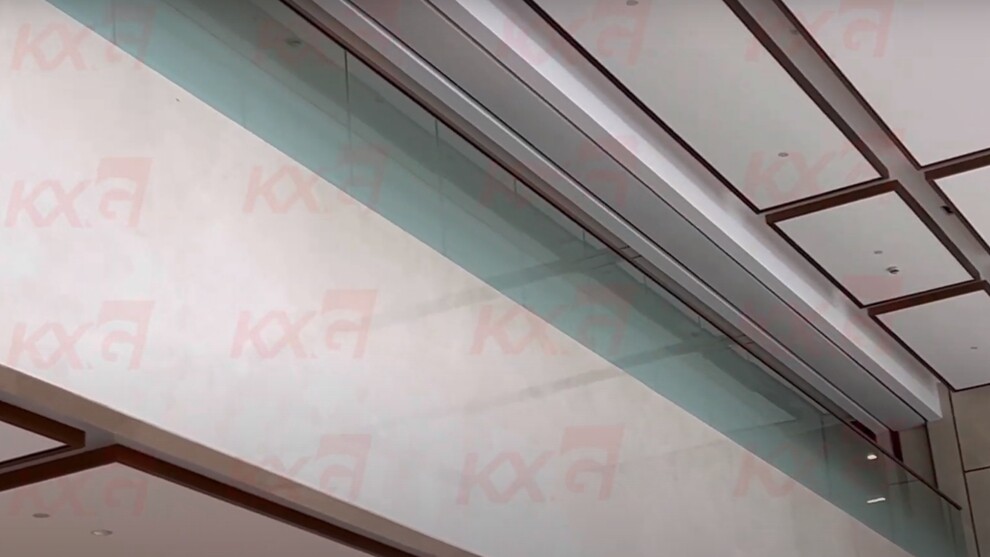 Kunxing Glass ---- Gradient Glass Fence In Shopping Mall