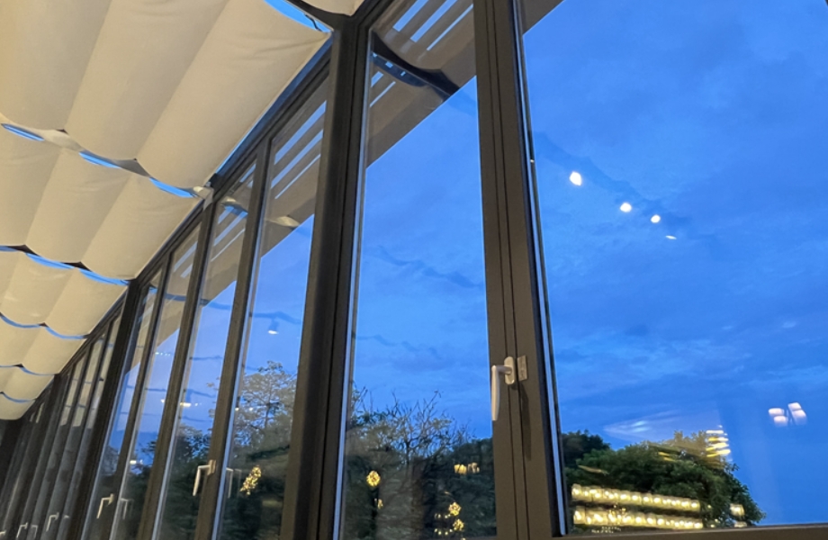 Exploring the Benefits and Applications of Soundproof Glass